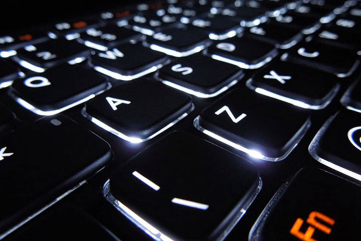 cach bat den ban phim laptop