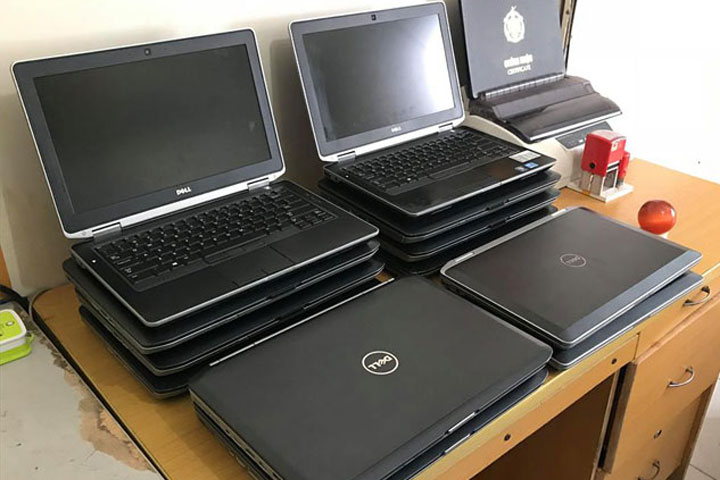 Kiểm tra các bộ phận của laptop cũ