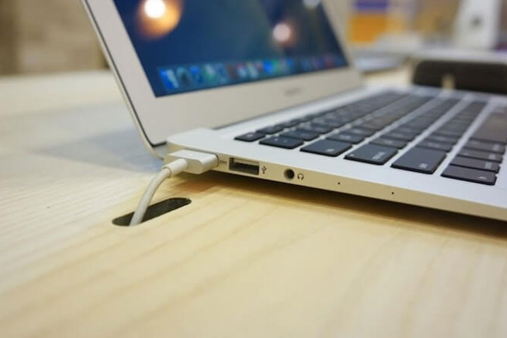 Lưu ý khi sạc pin laptop