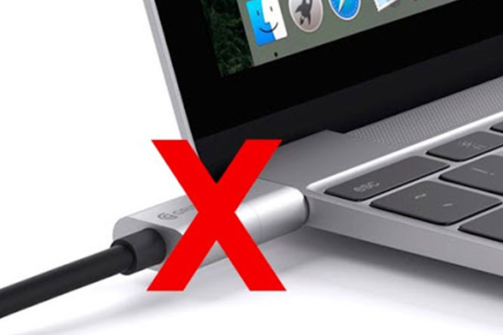 Xem lại tình trạng dây sạc khi laptop không vào pin